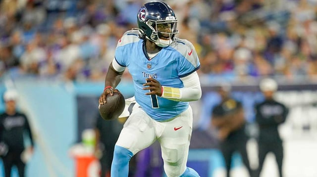 Tennessee Titans quarterback Cam Ward (1) runs the ball during the second quarter of an NFL pre-season game against the Minnesota Vikings at Nissan Stadium in Nashville, Tenn., Friday, Aug. 22, 2025. Mandatory Credit: © Andrew Nelles / The Tennessean / USA TODAY NETWORK via Imagn Images