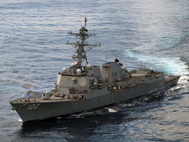 El buque USS Sampson navegando por aguas del Mar Caribe. (AFP)