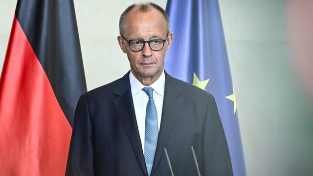 Das geht dem Kanzler runter wie Öl! In einem Meinungsbeitrag lobt die renommierte Zeitu...
