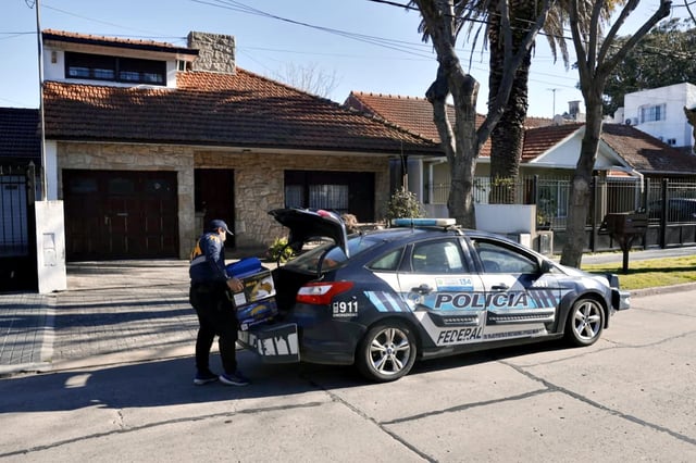 Allanan un chalet en la calle Padre Cardiel del barrio Parque Luro de Mar del Plata por el caso de la obra de arte robada durante la Segunda Guerra