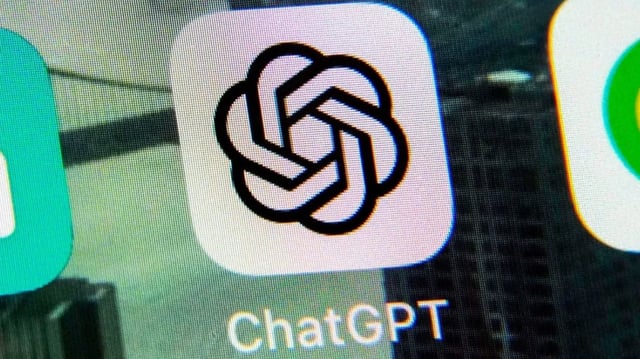 La controversia también revive el debate sobre la Sección 230, la ley que protege a las plataformas digitales de la responsabilidad por el contenido generado por usuarios. Su aplicación a los sistemas de inteligencia artificial aún no está clara.