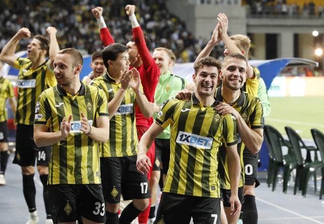 Soccer Football - UEFA Champions League - Play Off - Second Leg - Kairat v Celtic - Ortalyk Stadion, Almaty, Kazakhstan - August 27, 2025 Kairat's Jorginho and teammates celebrate after winning the penalty shootout and qualifying for the UEFA Champions League REUTERS/Pavel Mikheyev
