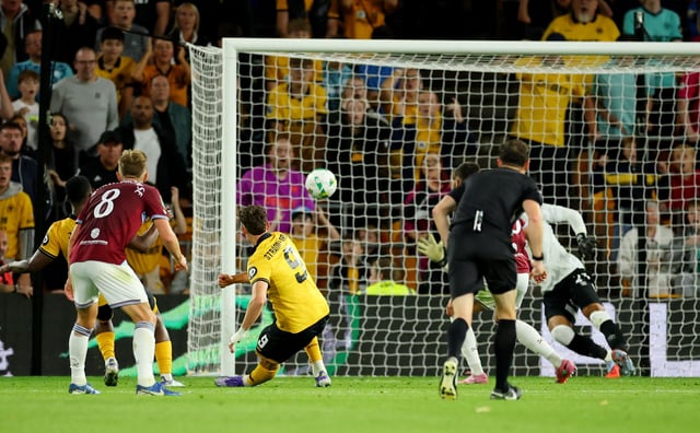 Soccer Football - Carabao Cup - Second Round - Wolverhampton Wanderers v West Ham United - Molineux Stadium, Wolverhampton, Britain - August 26, 2025 Wolverhampton Wanderers' Jorgen Strand Larsen scores their second goal Action Images via Reuters/Andrew Boyers