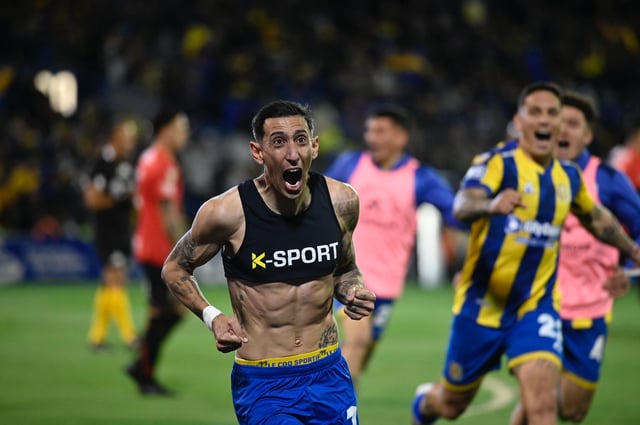 El emocionado festejo de Di María tras convertir el golazo de tiro libre a Newell's
