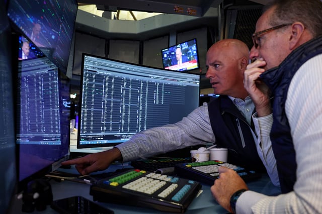 Traders work on the floor at the New York Stock Exchange (NYSE) in New York City, U.S., August 26, 2025. REUTERS/Brendan McDermid