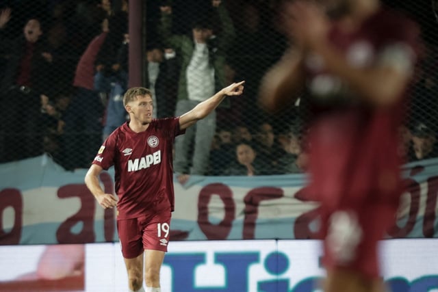 Escandalo en Lanús: la pareja de Rodrigo Castillo subió una foto alentando a River ante el ´Granate´. Fotobaires.