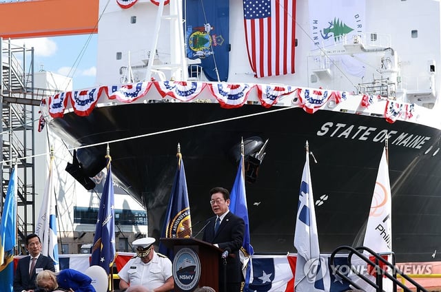 President Lee Jae Myung speaks during a christening ceremony for NSMV "State of Maine" held at Hanwha Philly Shipyard in Philadelphia on Aug. 26, 2025. (Yonhap) 