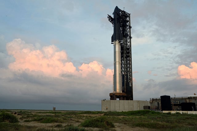 Preparations continue to launch a SpaceX Starship spacecraft at sunrise as it sits atop a super heavy booster at the company's complex in Starbase, Texas, U.S., August 26, 2025. REUTERS/Steve Nesius