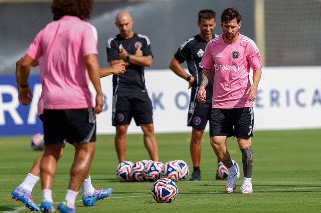Lionel Messi se entrenó normalmente este martes; la lesión muscular en la pierna derecha parece haber quedado atrás.