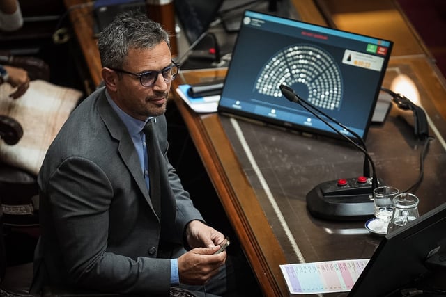Martín Menem en Diputados durante el tratamiento del proyecto que obliga a aumentar los salarios del Hospital Garrahan