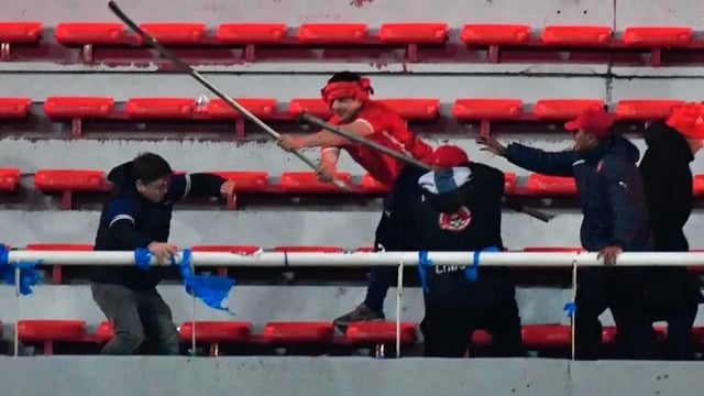 Una imagen del desastre en las tribunas del Libertadores de América.