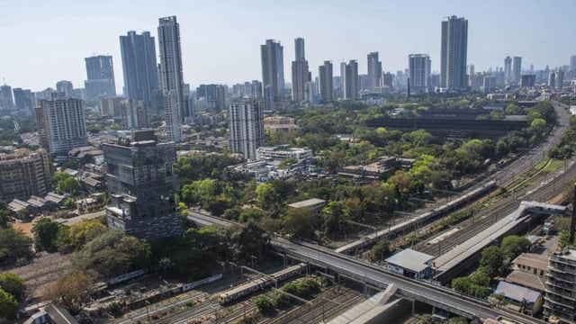 Mumbai, India - March 22, 2020: Deserted view of Elphinstone bridge during Janata Curfew in Mumbai, India, on Sunday, March 22, 2020. (Photo by Pratik Chorge/Hindustan Times) (Pratik Chorge/HT Photo)