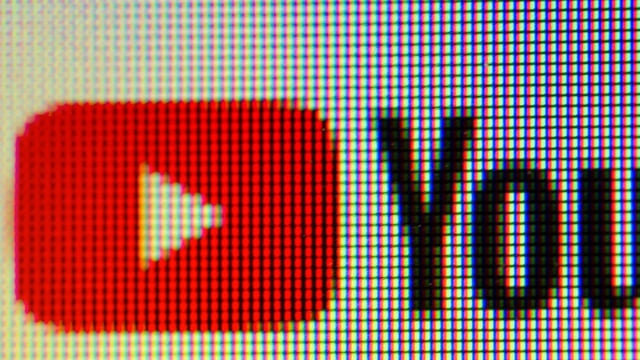 Youtube sieht bei vielen User:innen aktuell recht pixelig aus. (Bild: Shutterstock/Nickeo23)