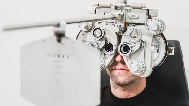 patient undergoes comprehensive eye exam