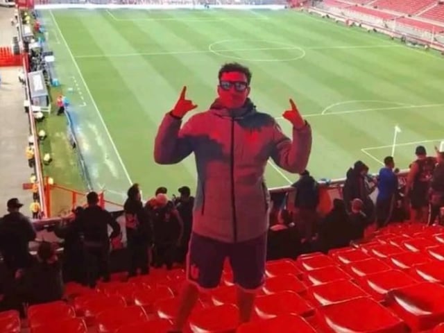 Gonzalo Alfaro, el hincha de la Universidad de Chile que quedó gravemente herido tras caer al vacío en la cancha de Independiente.  Foto: redes sociales