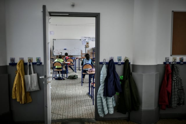 Pour Elisabeth Allain-Moreno, "l'urgence" est aussi de "reconsidérer l'école et les personnels", qui "voient leurs conditions de travail se dégrader"