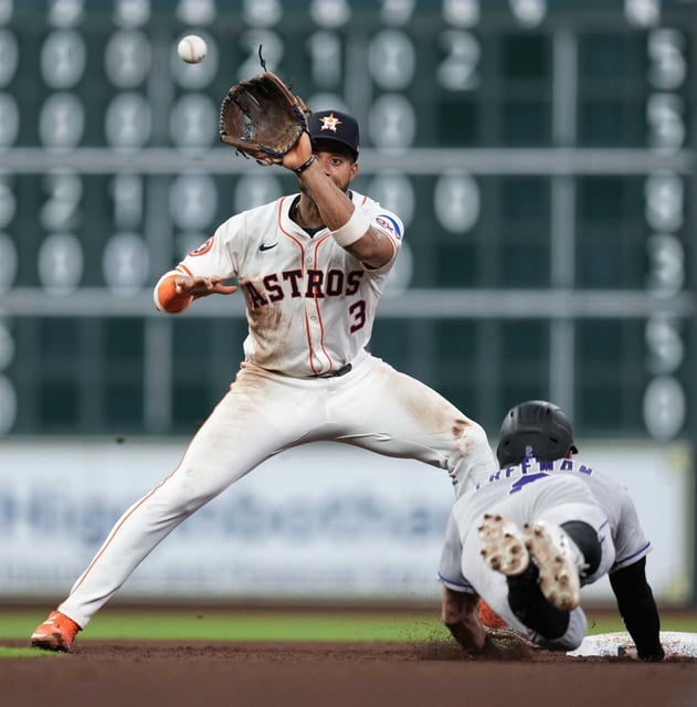 Houston Astros shortstop Jeremy Peña (3) tags out during the seventh inning of an MLB baseball game in Houston, Tuesday, Aug. 26, 2025.
