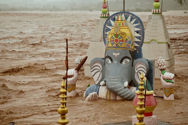 Water from the overflowing Tawi River floods a temple of the Hindu elephant god Ganesh, the deity of prosperity, following heavy rain in Jammu, Indian Kashmir, August 26, 2025. REUTERS/Mukesh Gupta     TPX IMAGES OF THE DAY
