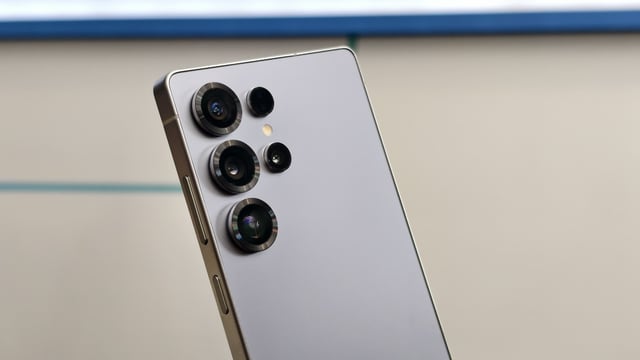  Samsung Galaxy S26 Ultra 5G is tipped for major design changes, but its camera design will likely be inspired by the upcoming iPhone 17 Pro models.