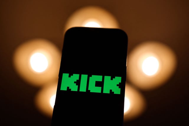 Dans un communiqué transmis mercredi 27 août 2025, la plateforme australienne Kick affirme qu’elle coopérera avec les autorités françaises pour enquêter sur la mort de Jean Pormanove.