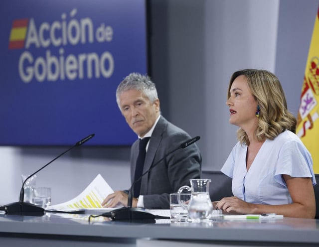 El ministro de Interior y laportavoz y ministra de Educación, ayer, tras el Consejo de Ministros.