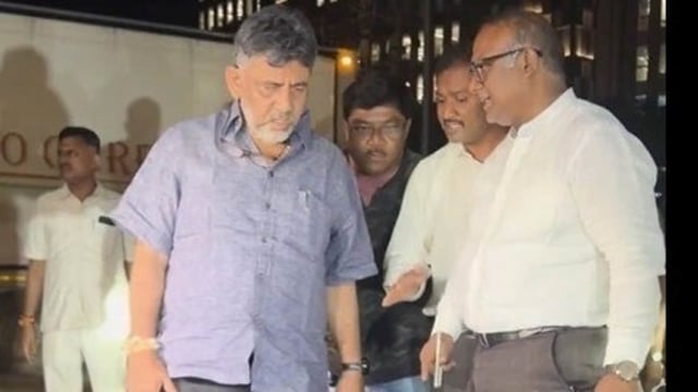 Karnataka deputy CM DK Shivakumar inspects potholes during the night. 