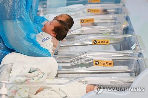 This file photo taken July 24, 2025, shows nurses taking care of babies at a hospital in the city of Goyang, Gyeonggi Province. (Yonhap)