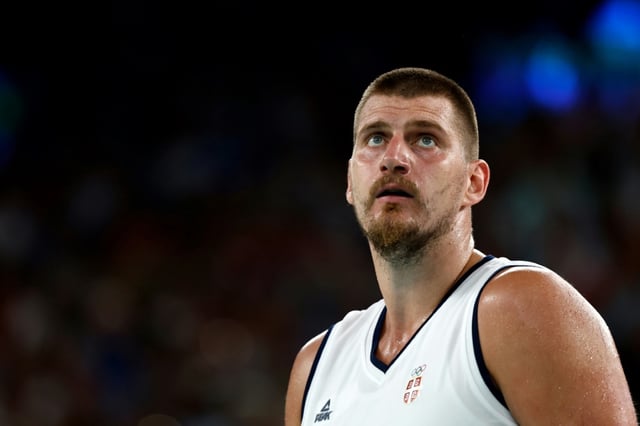 Le Serbe Nikola Jovic face à l' Australie en quart de finale des JO de Paris, le 6 août 2024