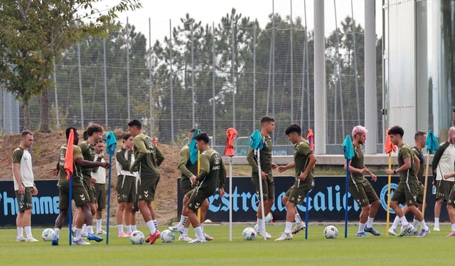 Los jugadores del Celta, en el entrenamiento de ayer. |  Jose Lores
