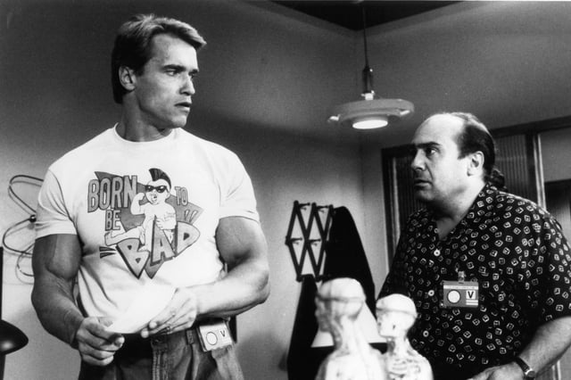Arnold Schwarzenegger looking back at Danny DeVito in a scene from the film 'Twins', 1988.