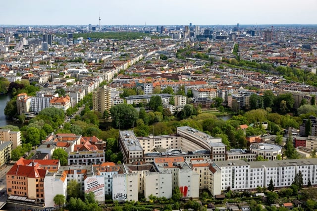 Zwei von drei Studierenden mit eigenem Haushalt sind in Deutschland nach amtlichen Zahlen durch ihre Wohnkosten finanziell überlastet. Das Deutsche Studierendenwerk warnte vor einer neuen "sozialen Auslese".