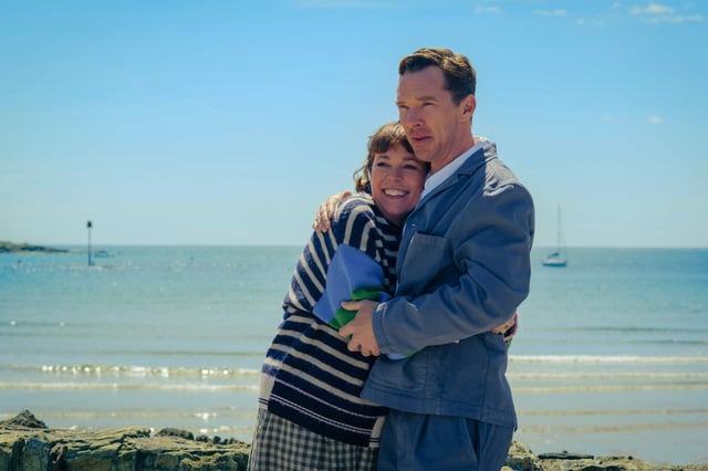 Olivia Colman et Benedict Cumberbatch dans <em>La Guere des Rose</em>, comédie noire de Jay Roach.
