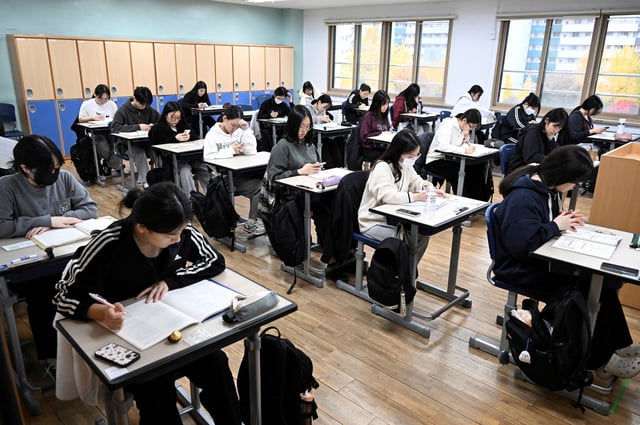 South Korean students wait to take the annual College Scholastic Ability Test at a school in Seoul, South Korea, November 14, 2024. Song Kyung-Seok/Pool via REUTERS/File Photo