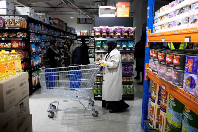 People shop at the new supermarket in Croydon, South London, Britain, February 1, 2025. REUTERS/Carlos Jasso/File Photo