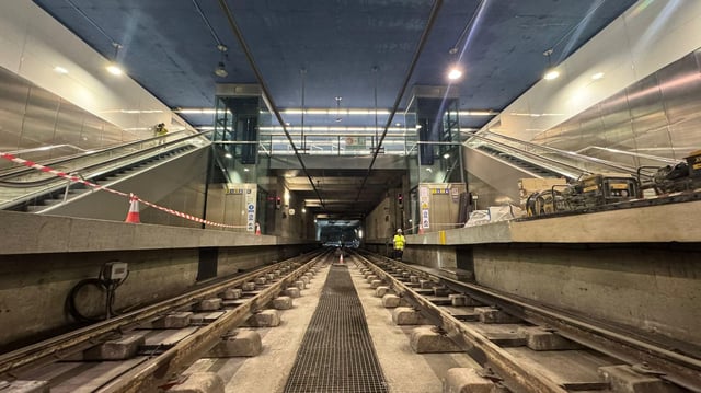 El túnel de metro visto desde el andén de Ayora