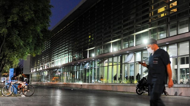 Varias de las víctimas de la balacera de Empalme Graneros fueron derivadas al Hospital Clemente Alvarez. 