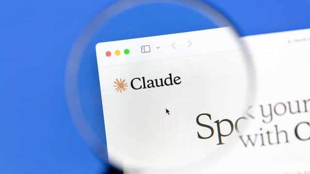 Hat Anthropic Claude mit Raubkopien trainiert?(Bild: Shutterstock/IB Photography)