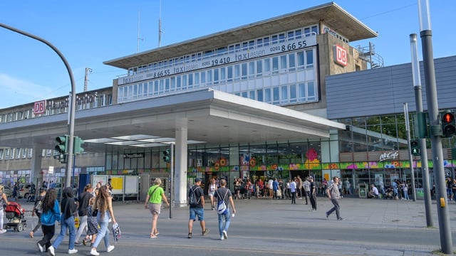 Polizisten stoppten die Frau mit den Tieren am Hauptbahnhof Essen.
