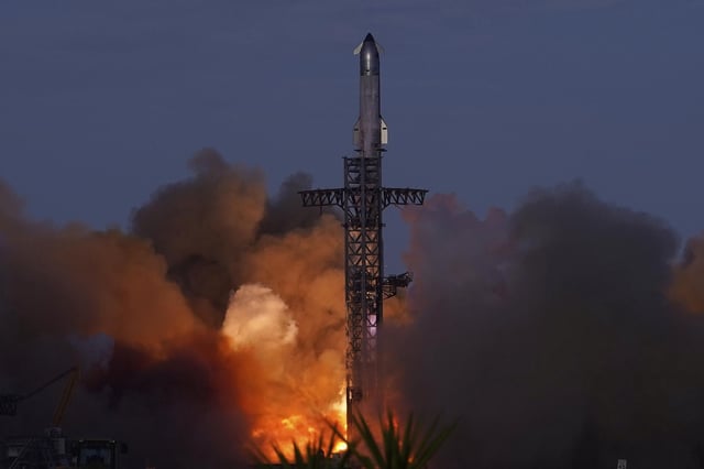 Starship, el megacohete de SpaceX, despega este martes en una exitosa misión de prueba.