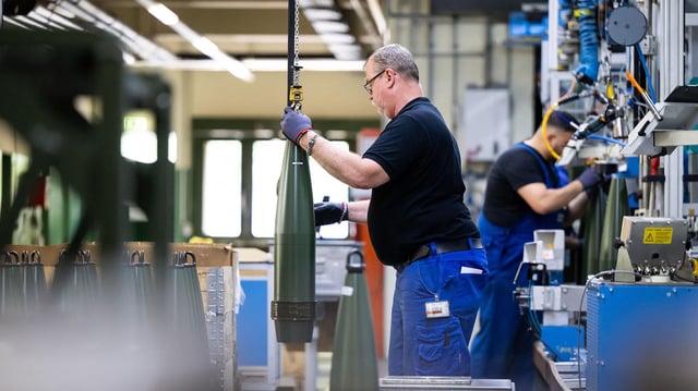 155-Millimeter Artelleriemunition wird bei Rheinmetall gefertigt. 