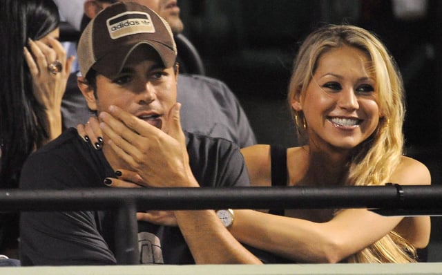 El cantante español Enrique Iglesias y Anna Kournikova