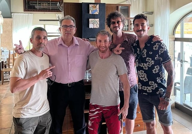 Imagen de Damián Molla, Pablo Motos, Juan Ibáñez y Marron en un restaurante de Jávea