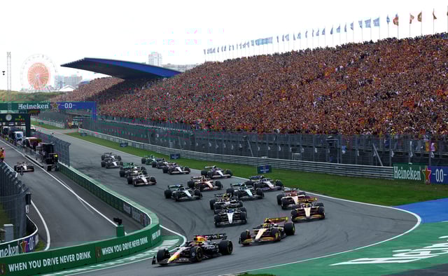 Formula One F1 - Dutch Grand Prix - Circuit Zandvoort, Zandvoort, Netherlands - August 25, 2024 Red Bull's Max Verstappen and McLaren's Lando Norris in action during the race REUTERS/Piroschka Van De Wouw /File Photo