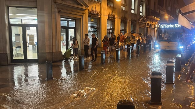 Intensas lluvias en el centro histórico de Badalona