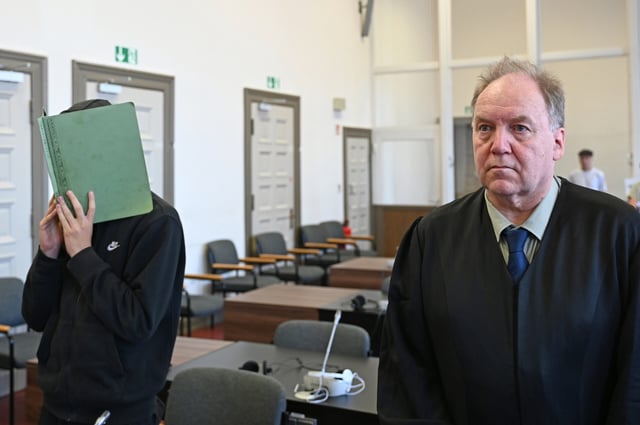 Ein 19-Jähriger erhält wegen Vergewaltigungen eine lange Jugendstrafe.