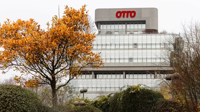 Der Otto-Konzern ist wegen Kinder-Hijabs in die Kritik geraten.