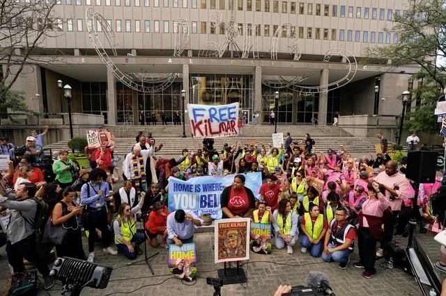 Supporters of Kilmar Abrego, the migrant whose wrongful deportation to El Salvador made him a symbol of U.S. President Donald Trump's aggressive immigration policies, gather outside the ICE Baltimore field office on the day he appears for a check-in three days after his release from criminal custody in Tennessee, in Baltimore, Maryland, U.S. August 25, 2025.  REUTERS/Elizabeth Frantz