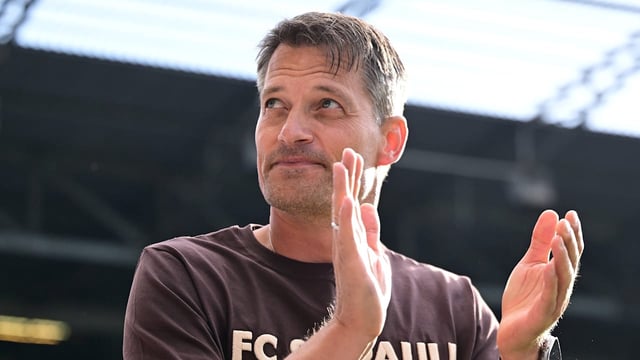 Mit emotionalen Worten beschreibt St. Paulis Trainer Blessin die Stimmung vor dem Derby.