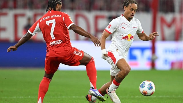 Zweiter Tag in Vorbereitung aufs Heidenheim-Spiel. Auf dem Trainingsplatz: Xavi Simons.