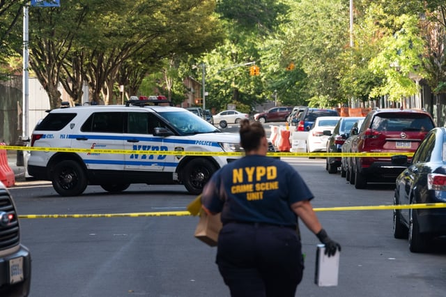 Police investigate a fatal shooting on Croes Ave. and Seward Ave. in the Bronx, New York City on Tuesday, Aug. 26, 2025. (Gardiner Anderson / New York Daily News)